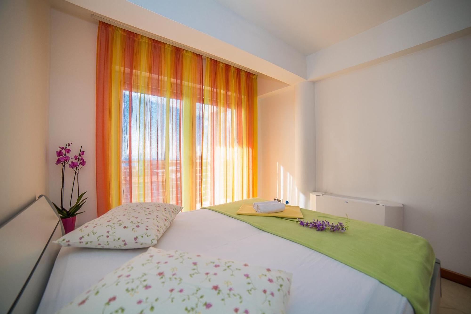Apartments Milan Makarska Oda fotoğraf