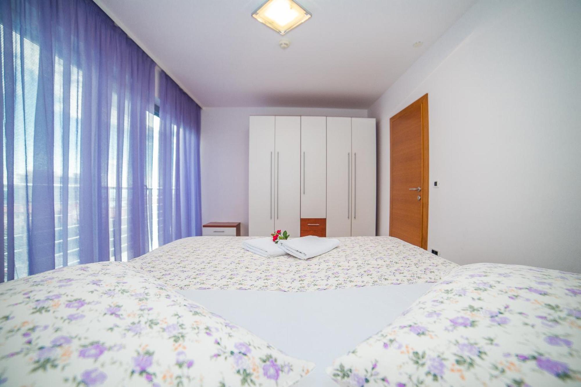 Apartments Milan Makarska Oda fotoğraf