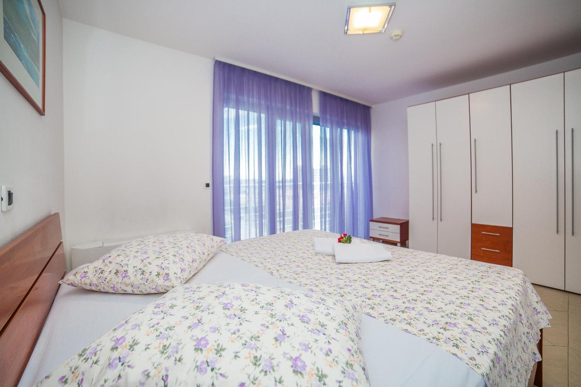 Apartments Milan Makarska Oda fotoğraf