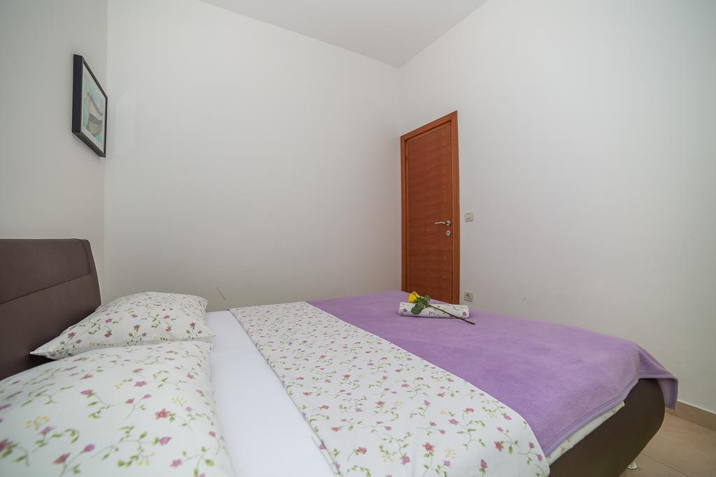 Apartments Milan Makarska Oda fotoğraf